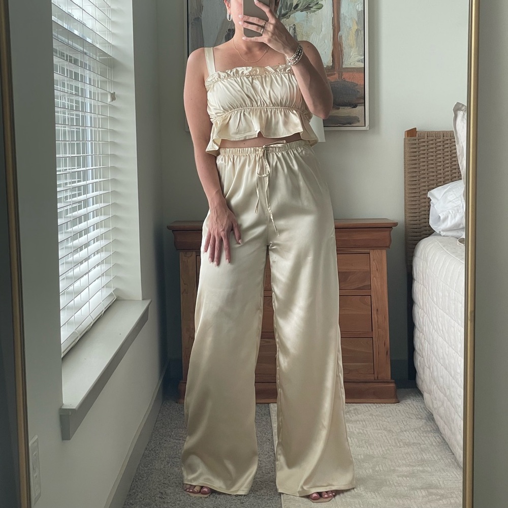 Satin Set - Picture 1 of 4